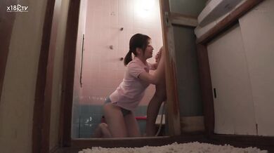 【中文字幕】多少のおさわりなら许してくれる访问支援ケースワーカーまいなさんは大量シコティッシュも厌わず扫除してくれるし无洗チ○ポも洗ってくれるし半ば无理矢理ごっくんさせた次の日もちゃんと来て仆を立ち直らせてくれる